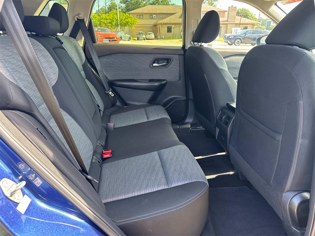 2023 Nissan Rogue SV photo 8