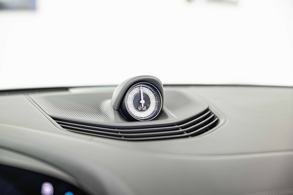 2020 PORSCHE TAYCAN - Image 29