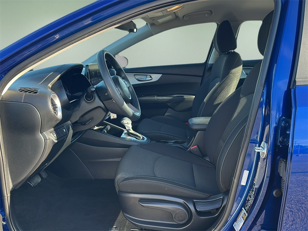 2023 Kia Forte LXS photo 9