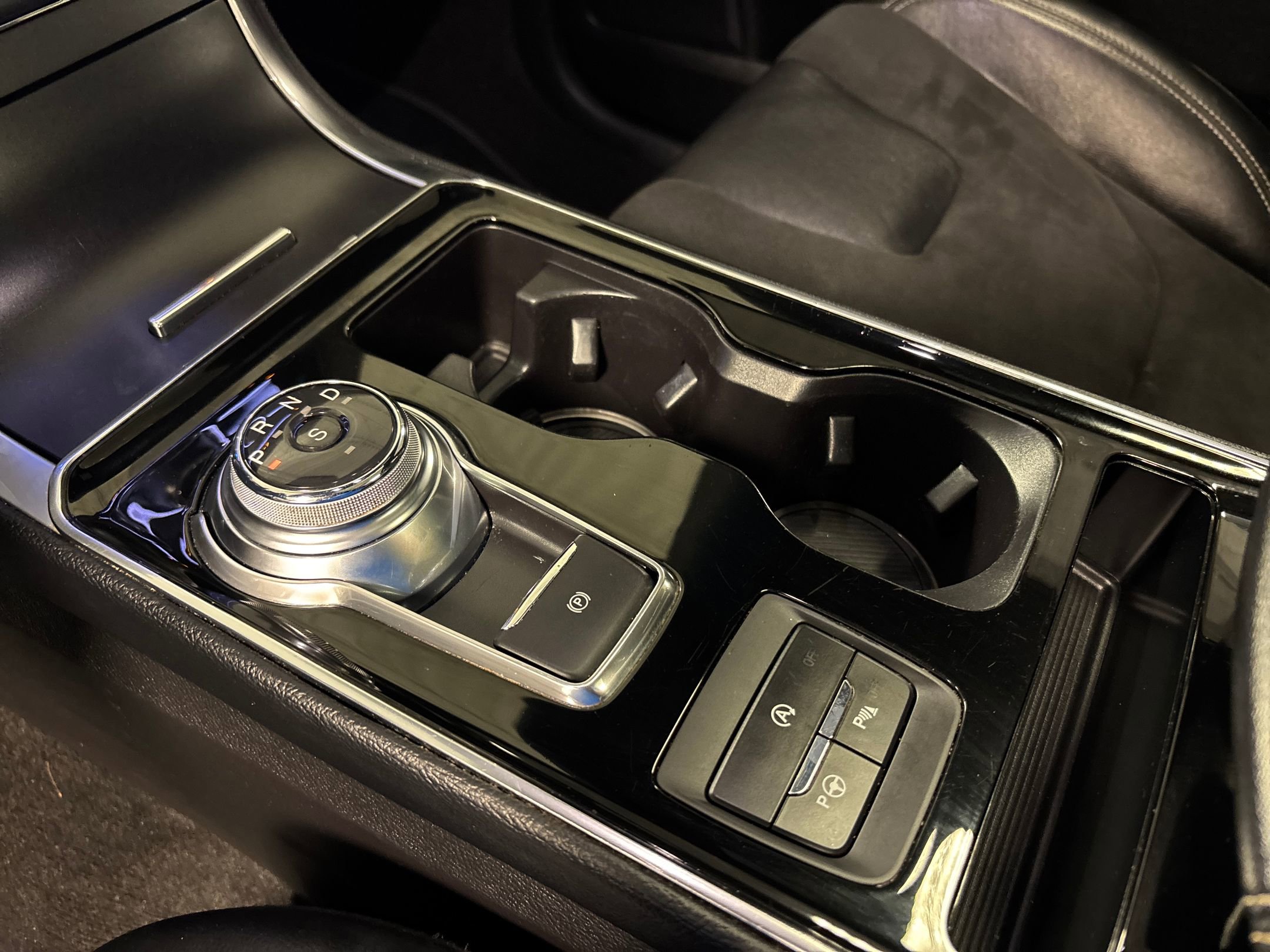 2019 Ford Edge ST photo 17