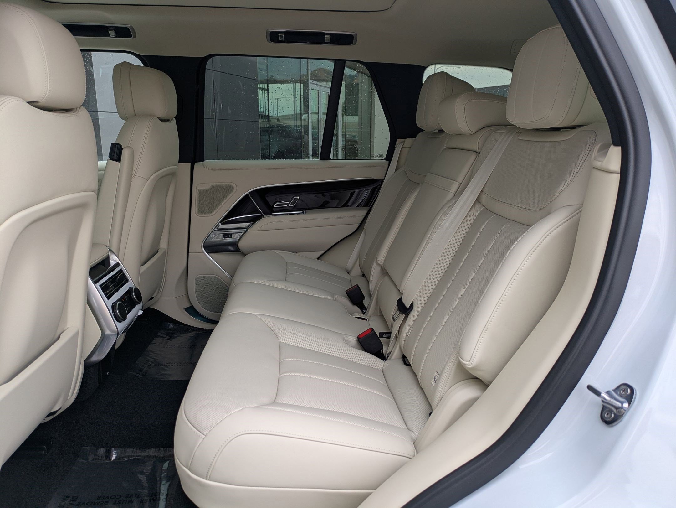 2025 Land Rover Range Rover SE photo 13