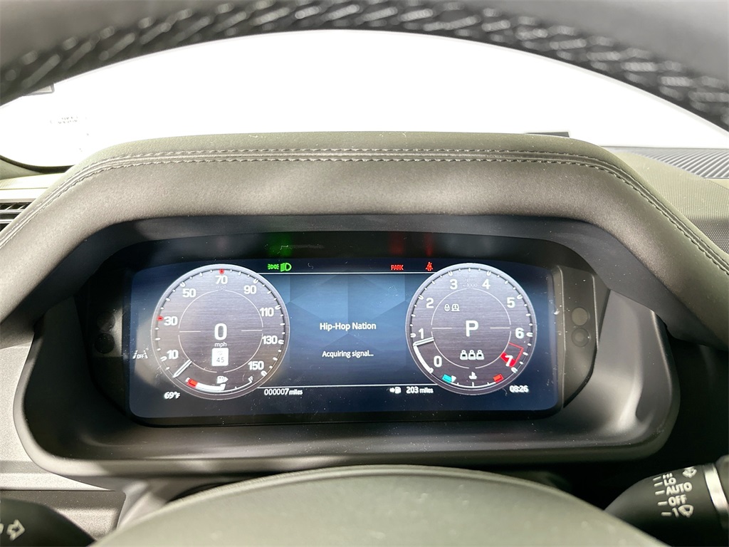 2025 Land Rover Defender 90 X-Dynamic SE photo 15