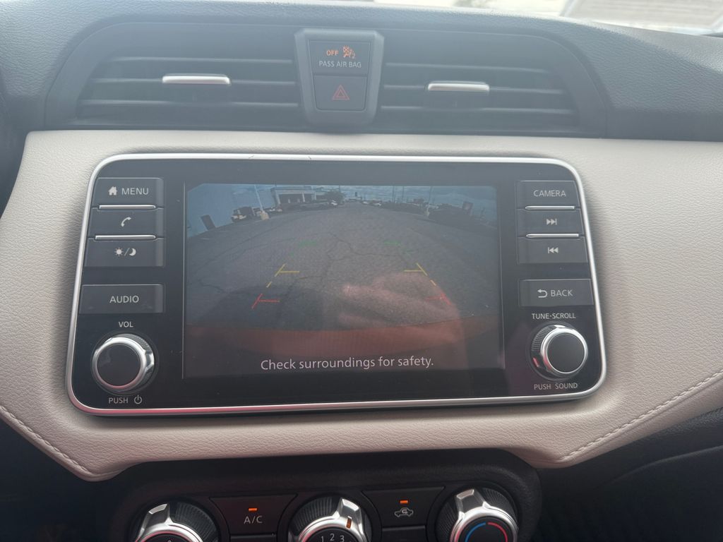 2021 Nissan Versa 1.6 SV photo 14