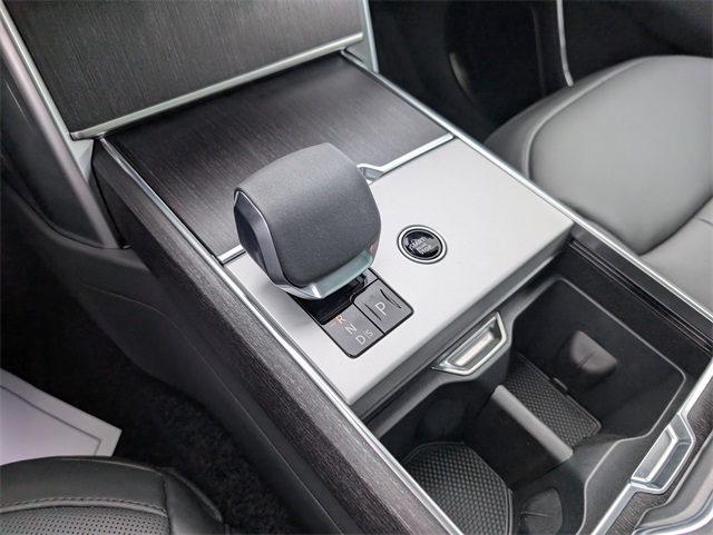 2025 Land Rover Range Rover SE photo 8
