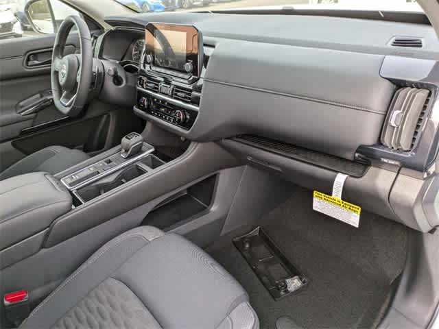 2025 Nissan Pathfinder SV photo 12