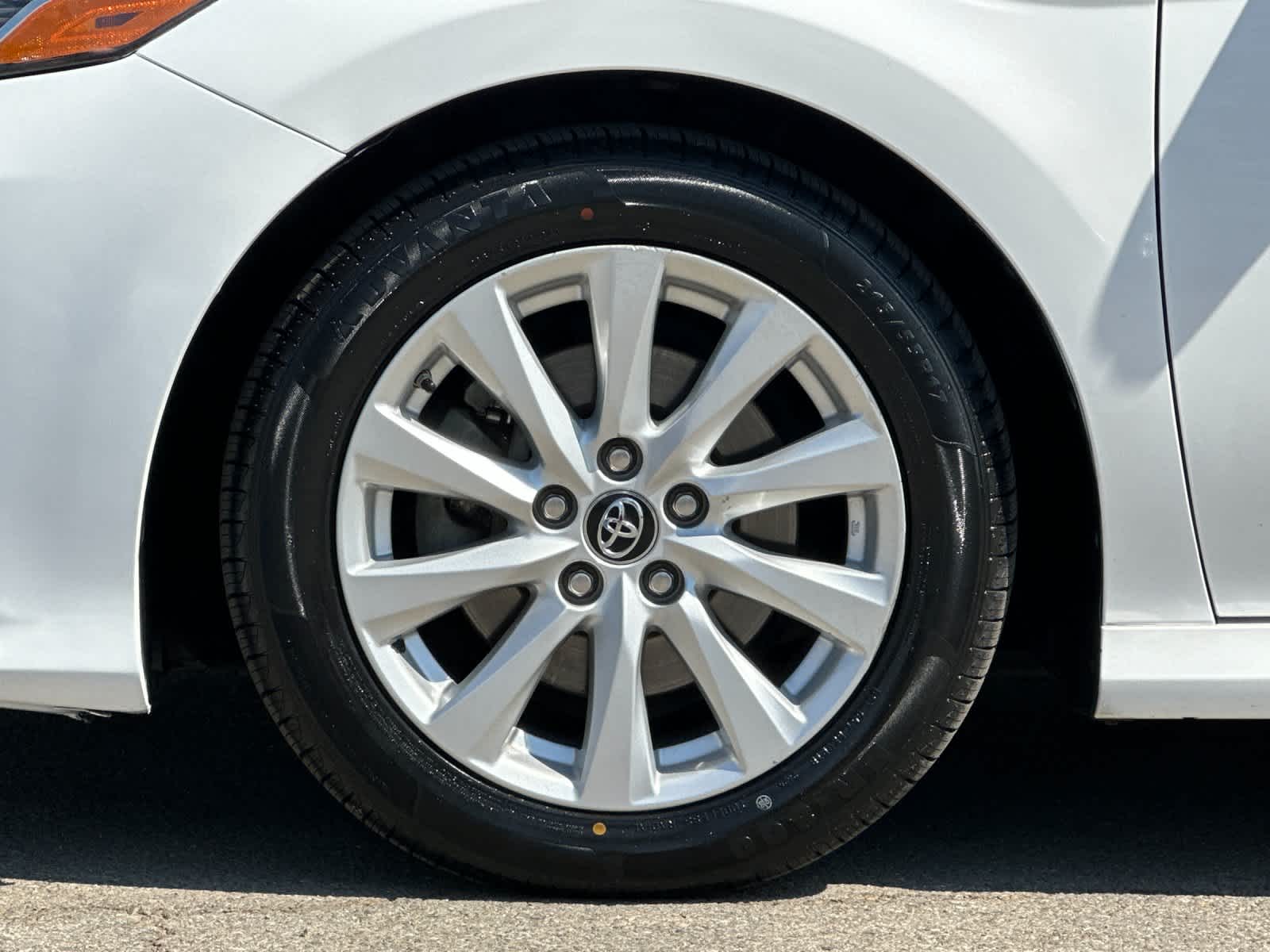 2018 Toyota Camry LE photo 22