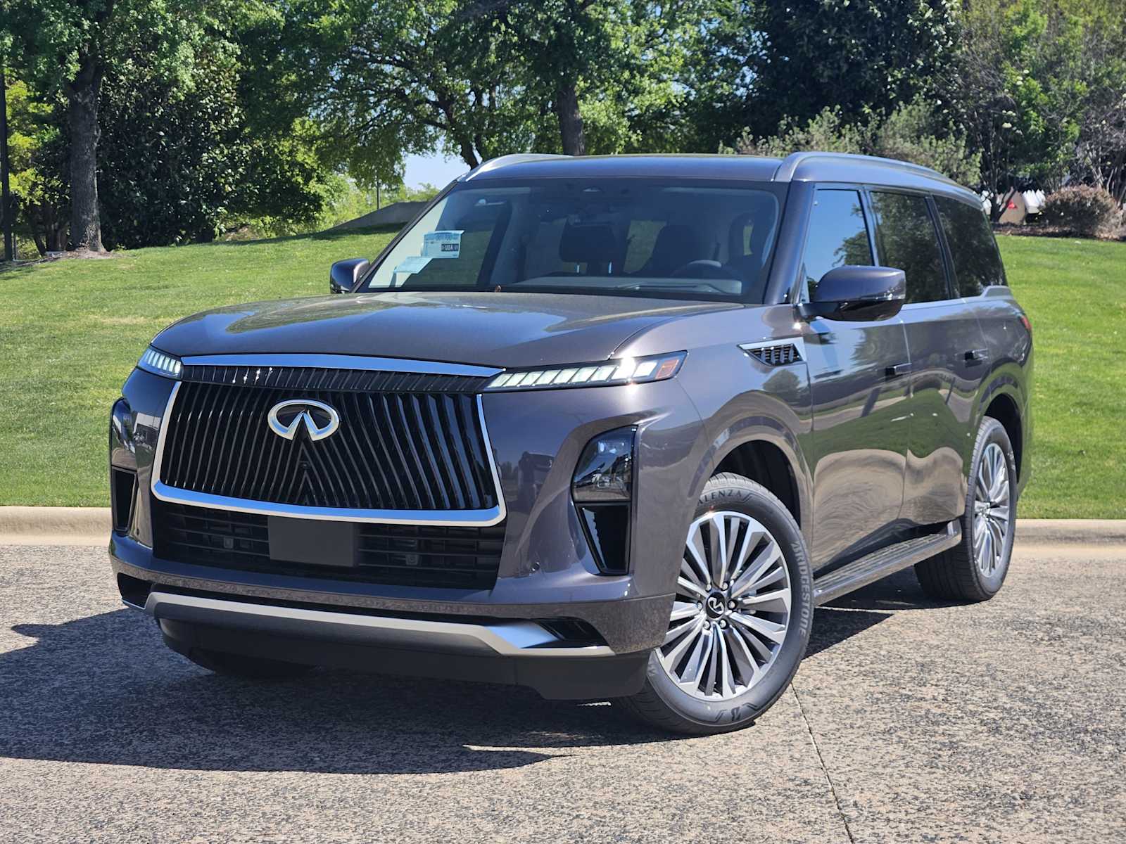2025 INFINITI QX80 LUXE