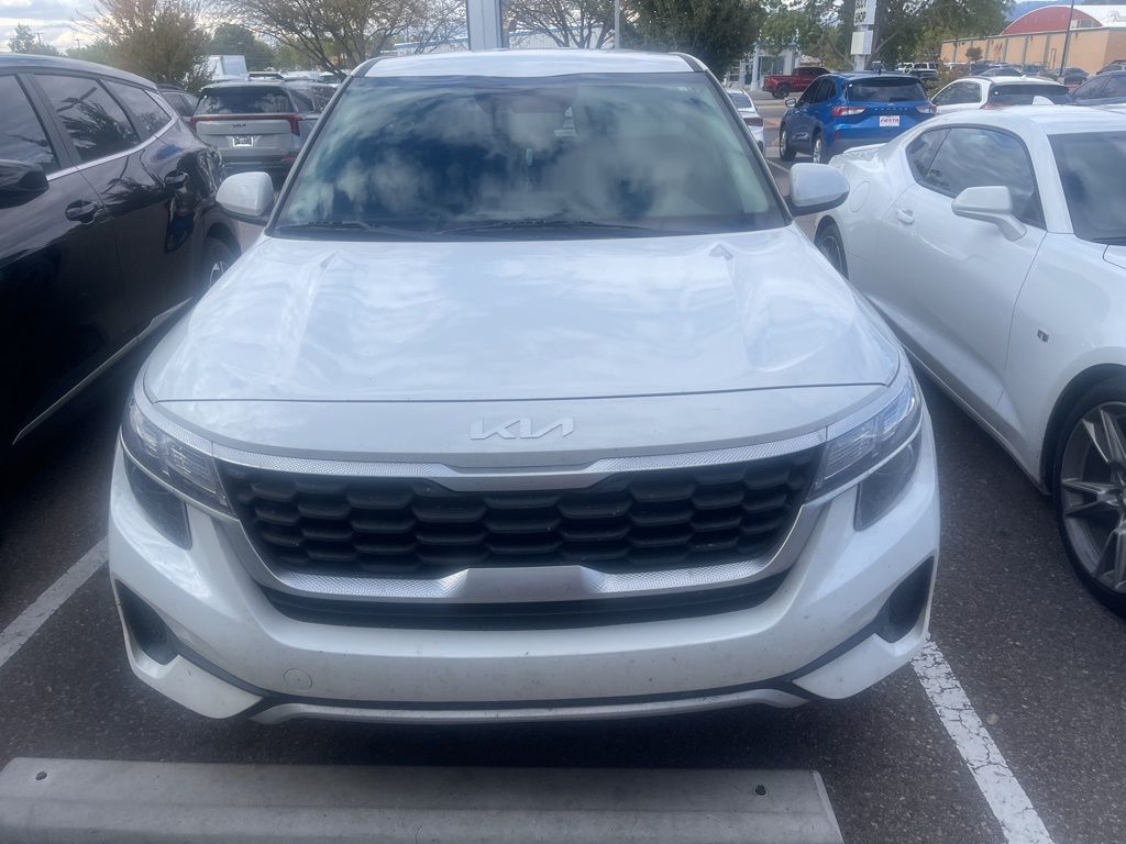 2023 Kia Seltos LX photo 2