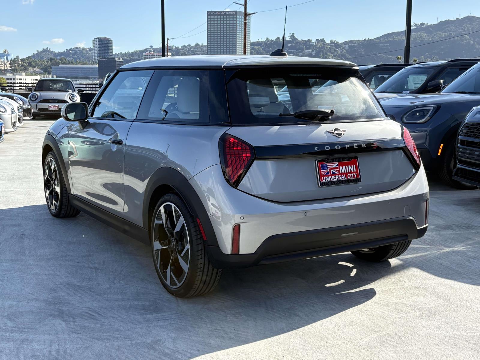 2026 Mini Cooper 2 Door Hardtop Signature photo 3