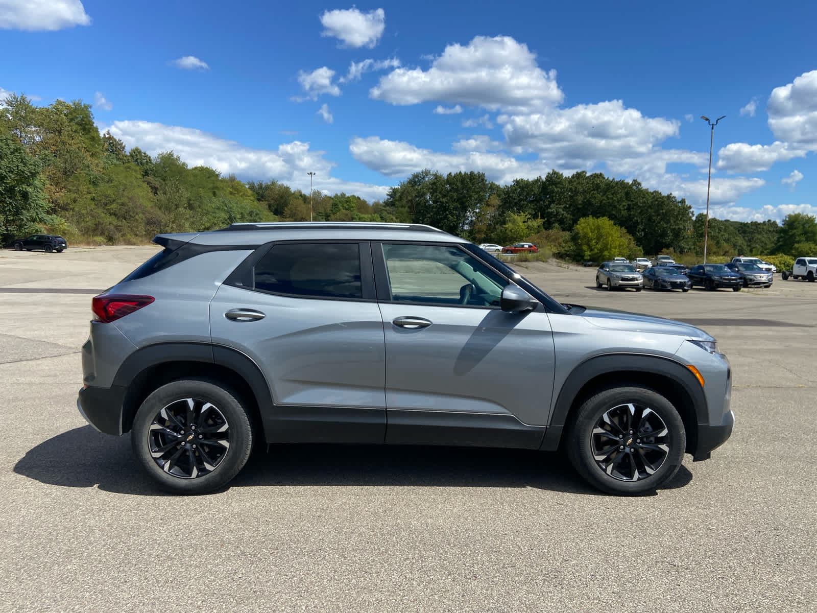 2023 Chevrolet Trailblazer LT photo 2
