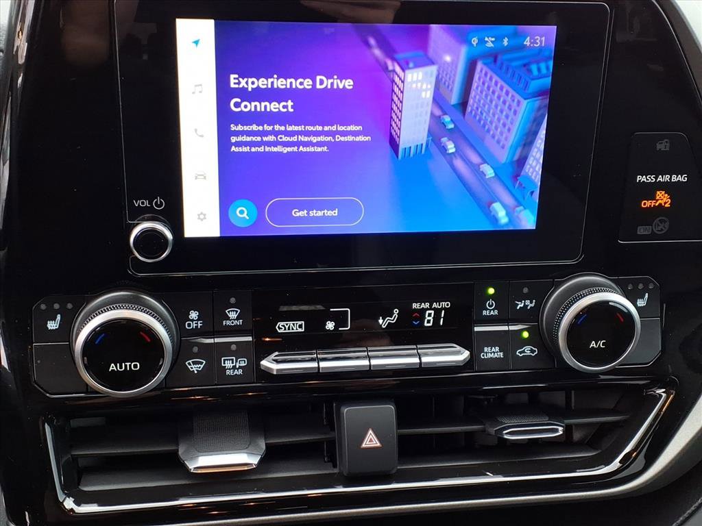 2025 Toyota Highlander XLE photo 3