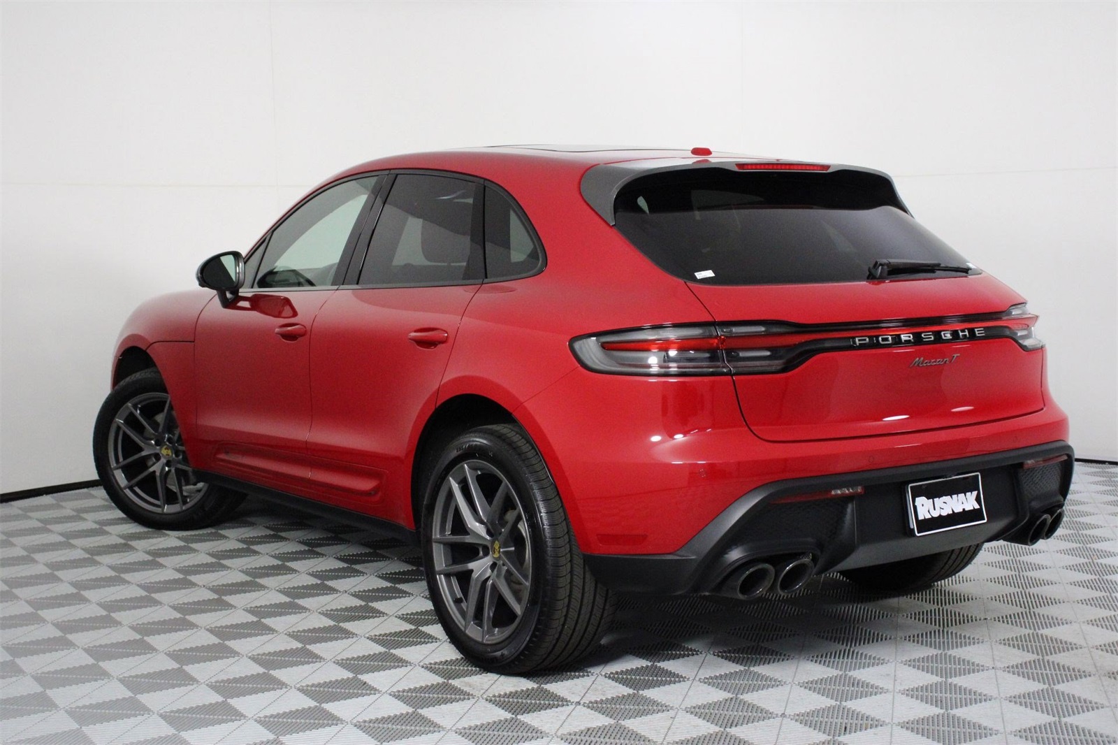 2025 Porsche Macan T photo 3
