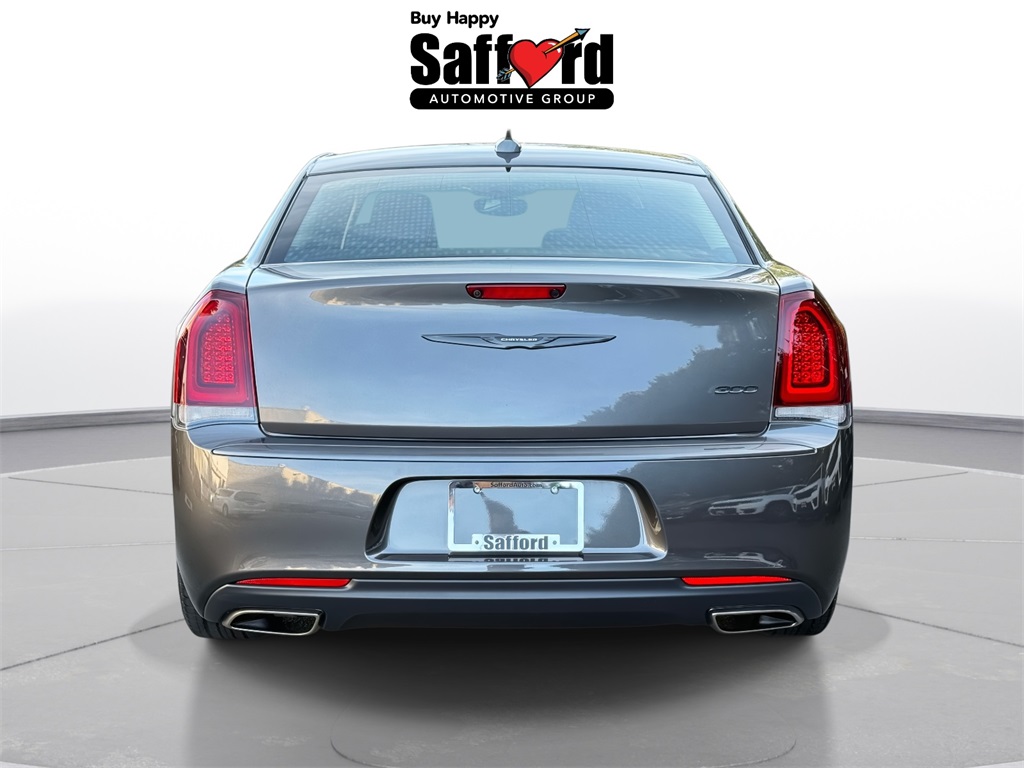 2023 Chrysler 300 Touring photo 6