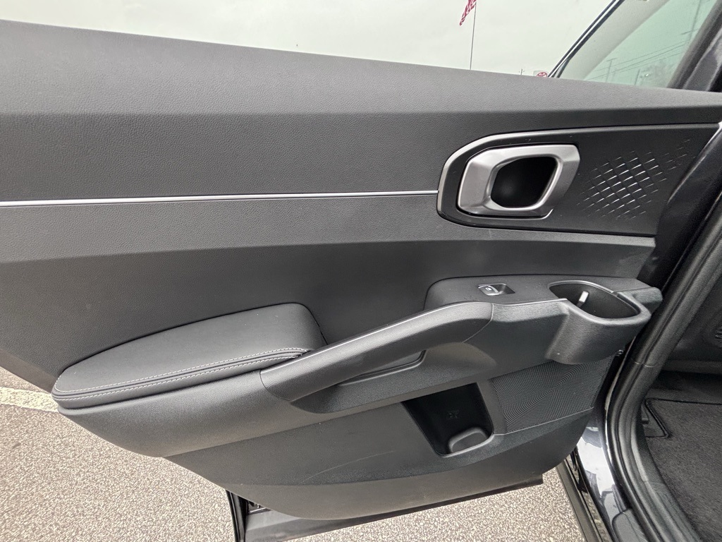 2025 Kia Sorento S photo 14