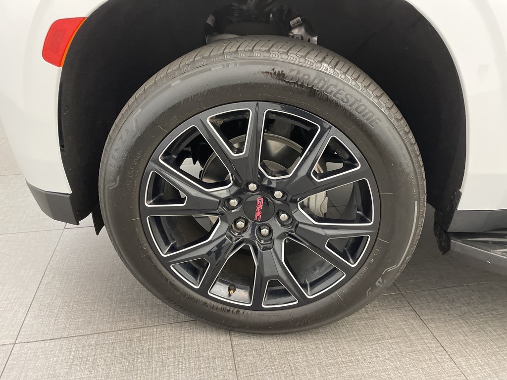 2024 Gmc Yukon SLT photo 9