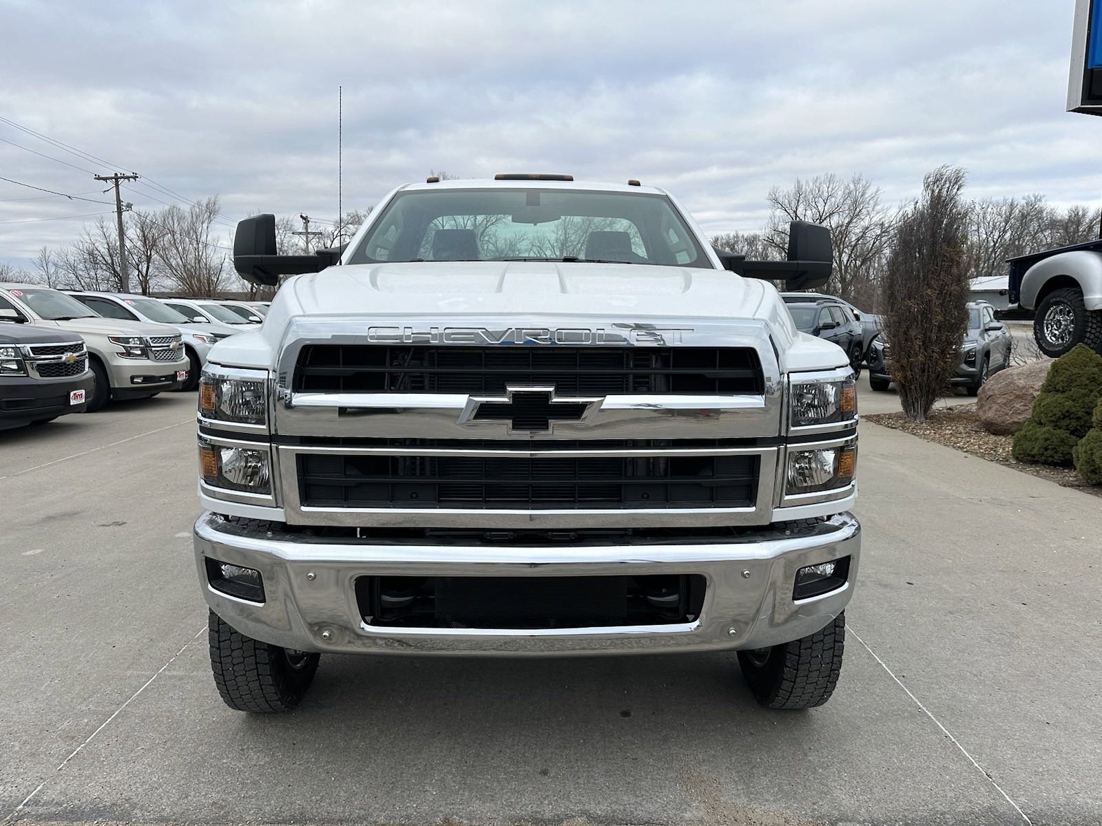 2024 Chevrolet Silverado 6500HD Work Truck photo 2