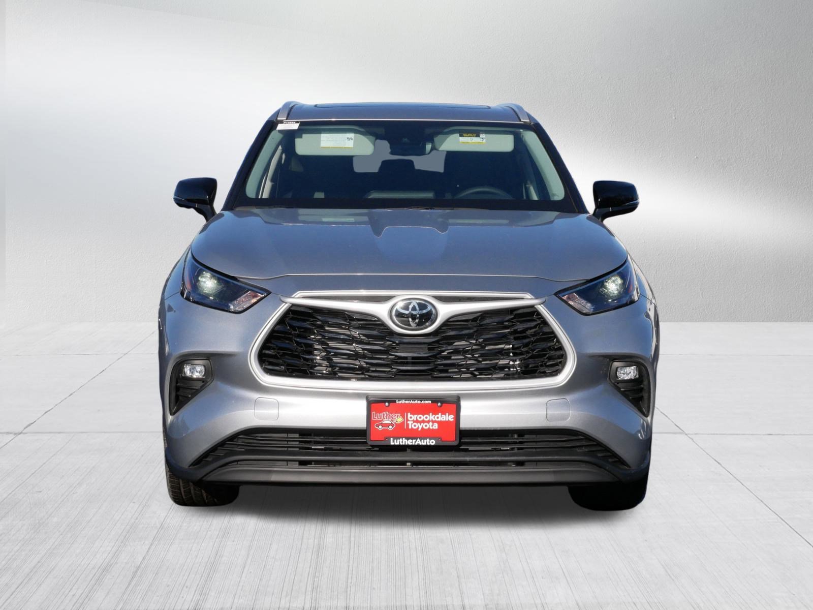 Certified 2025 Toyota Highlander XLE with VIN 5TDKDRBH9SS593328 for sale in Brooklyn Center, Minnesota