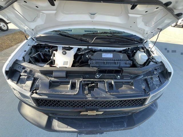 2024 Chevrolet Express Cutaway 3500 photo 33