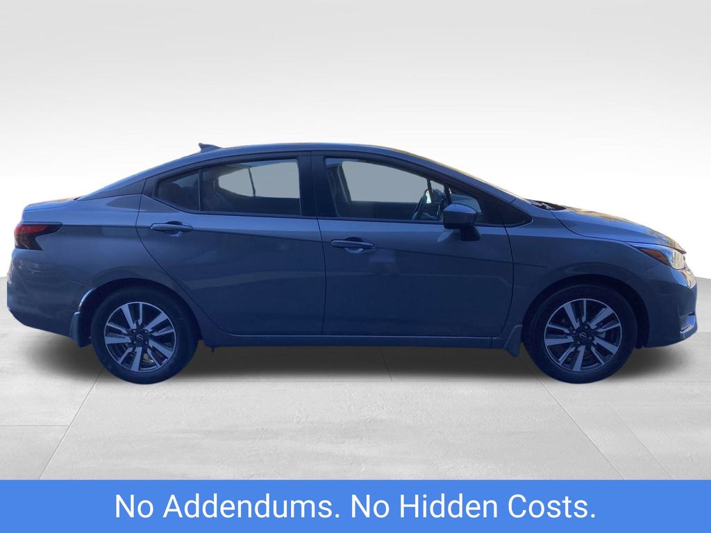 2025 Nissan Versa 1.6 SV photo 3