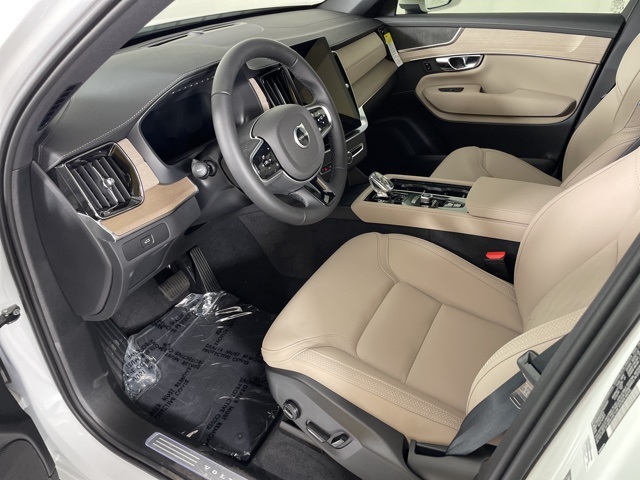2026 Volvo XC90 AWD Plus photo 16