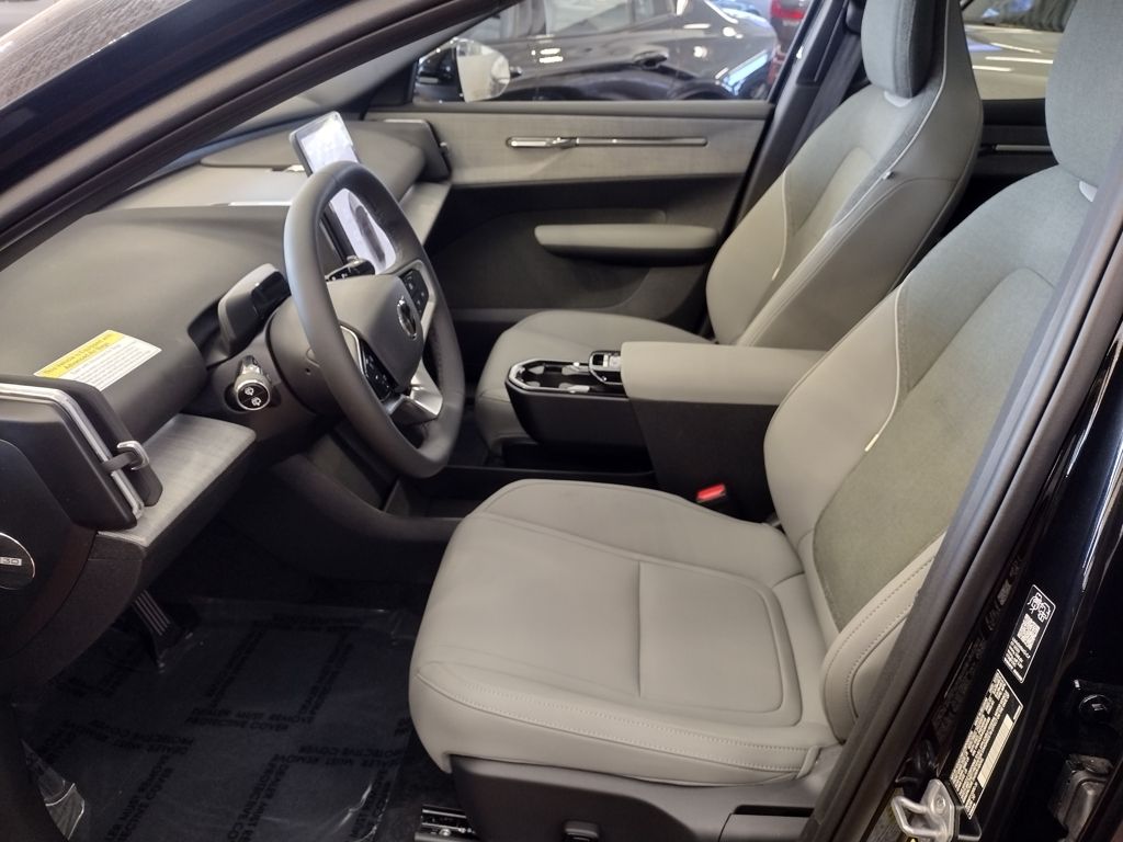 2025 VOLVO EX30 - Image 8