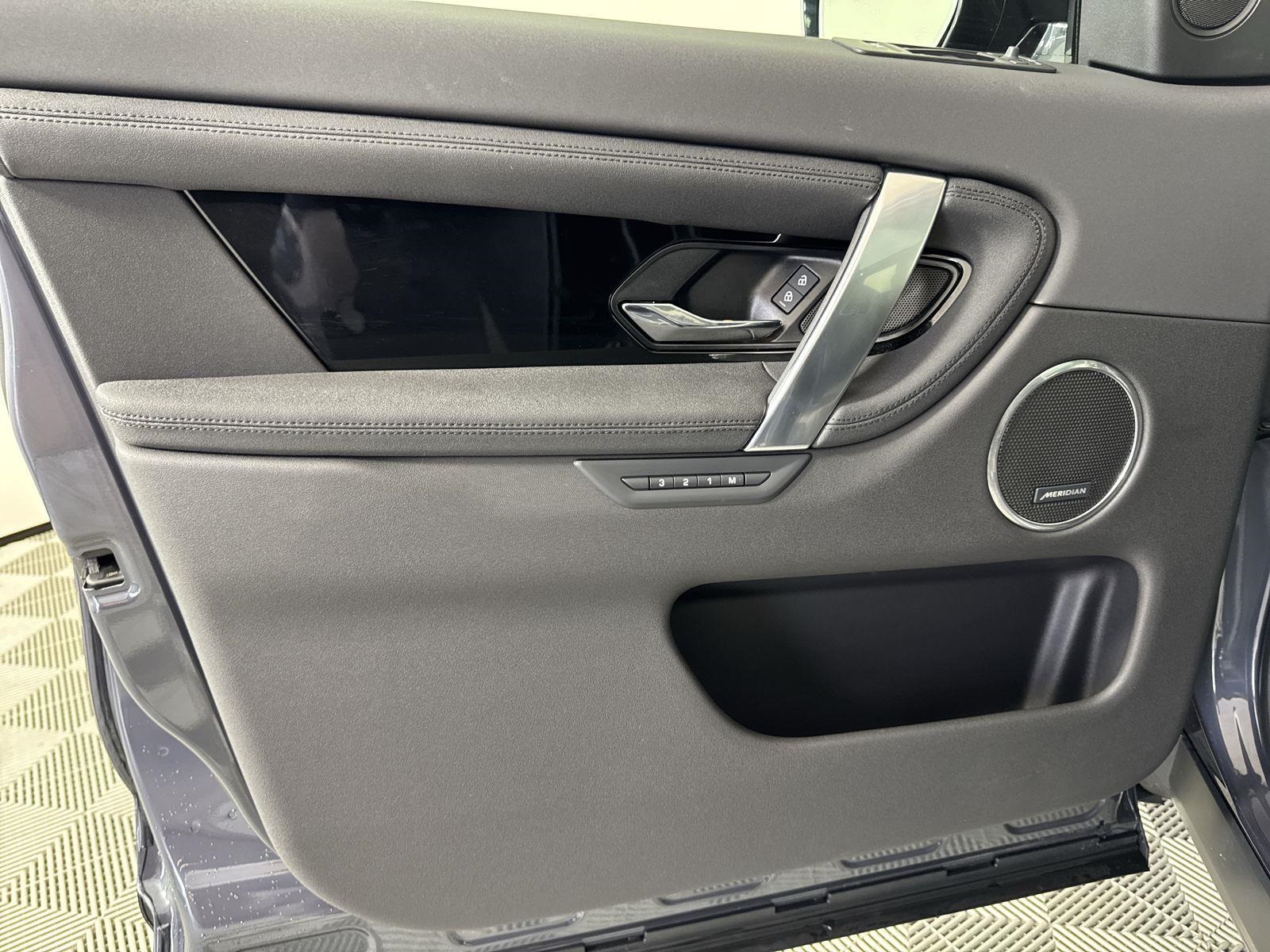2025 Land Rover Discovery Sport S photo 22