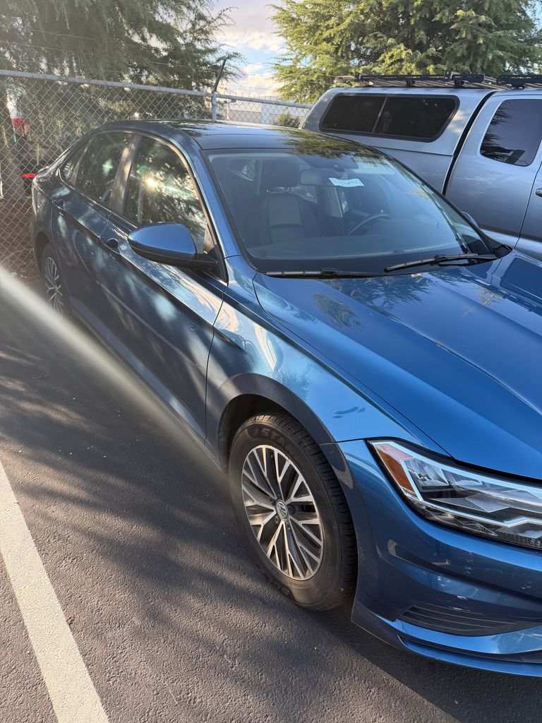 2020 Volkswagen Jetta SE R-Line photo 3