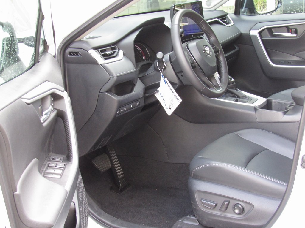 2025 Toyota RAV4 XLE Premium photo 3