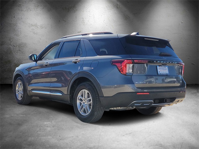 2025 Ford Explorer photo 2