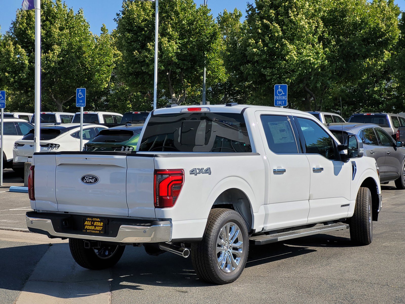 2025 Ford F-150 Lariat photo 3