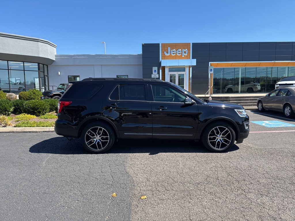 2017 Ford Explorer XLT photo 7