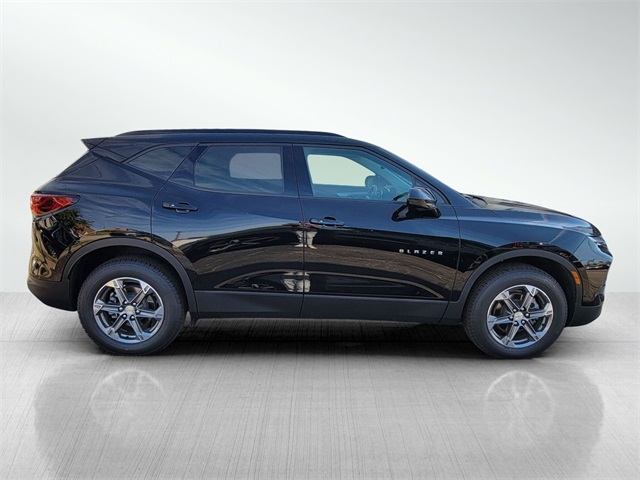 2023 Chevrolet Blazer 2LT photo 2