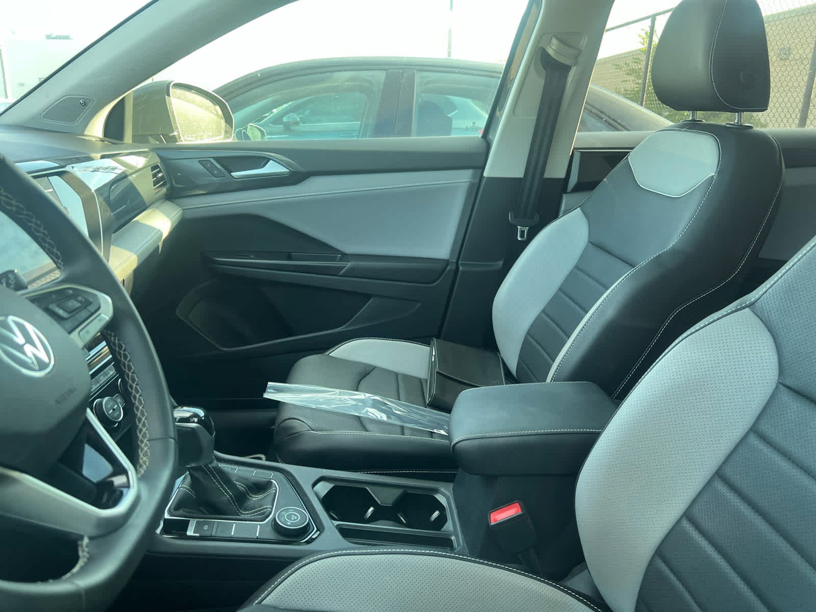 2023 Volkswagen Taos SEL photo 6