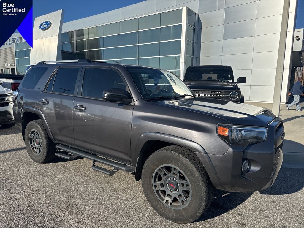 2019 Toyota 4Runner SR5's photo