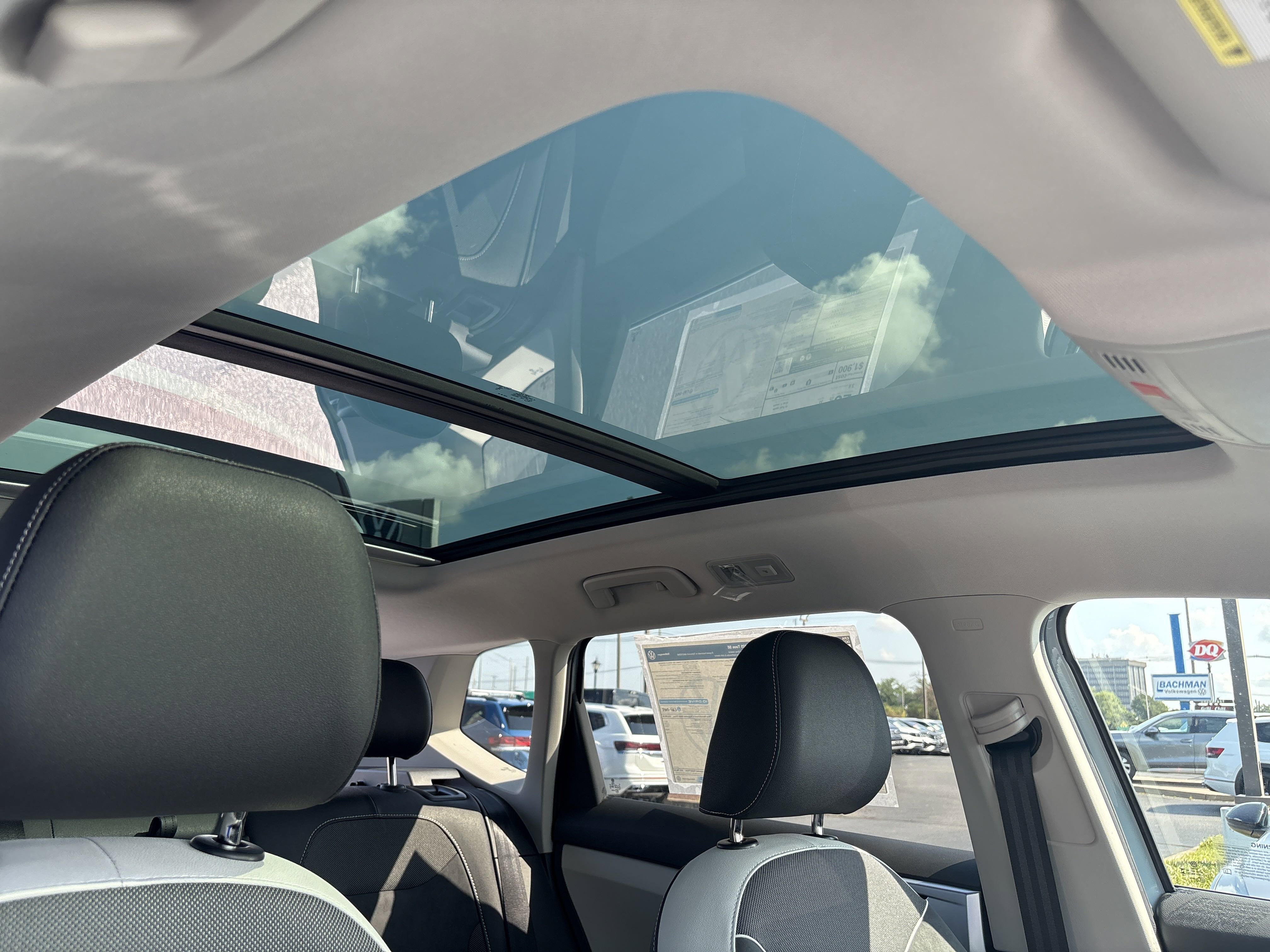2025 Volkswagen Taos SE photo 11
