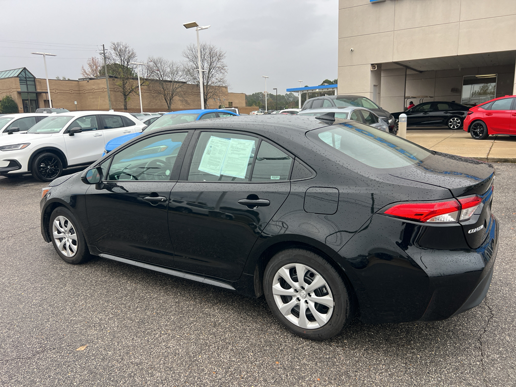 2025 Toyota Corolla LE photo 3