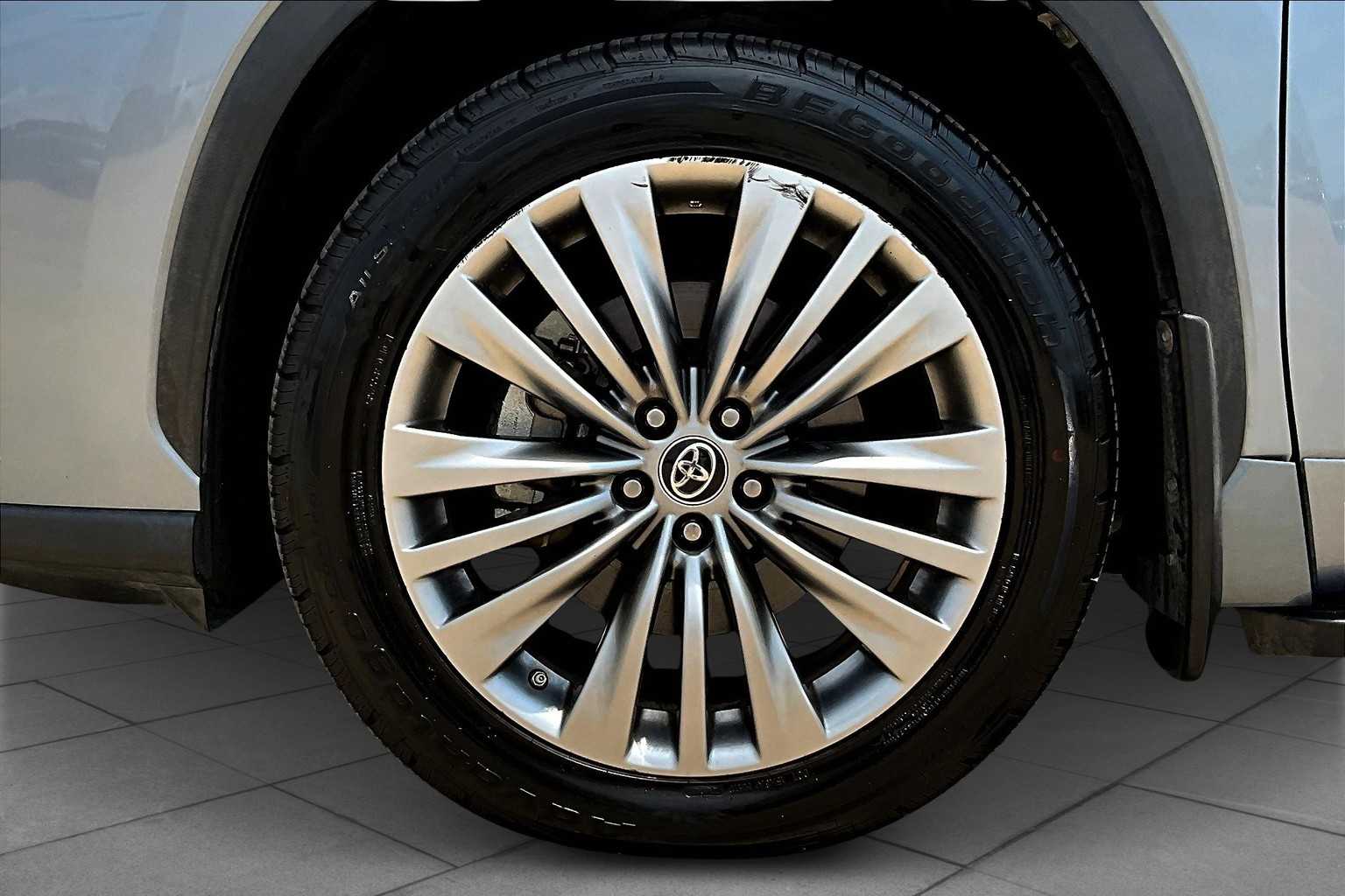 2021 Toyota Highlander Platinum photo 10