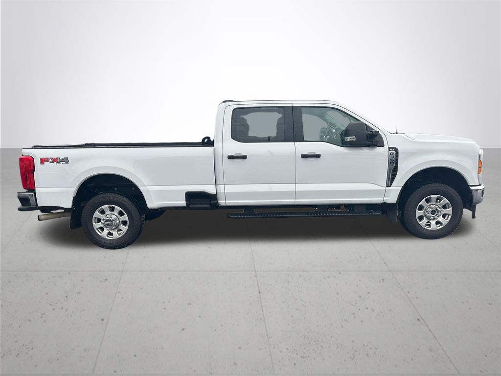 2023 Ford F-350 XLT photo 6