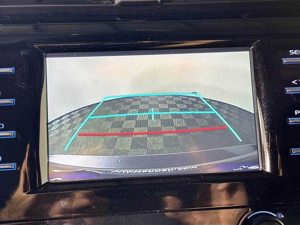 2018 Toyota Camry SE photo 16