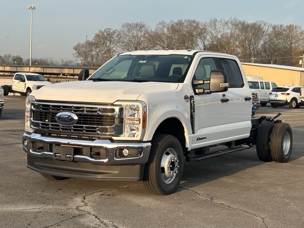 2026 Ford F-350 Super Duty Chassis Cab XL's photo