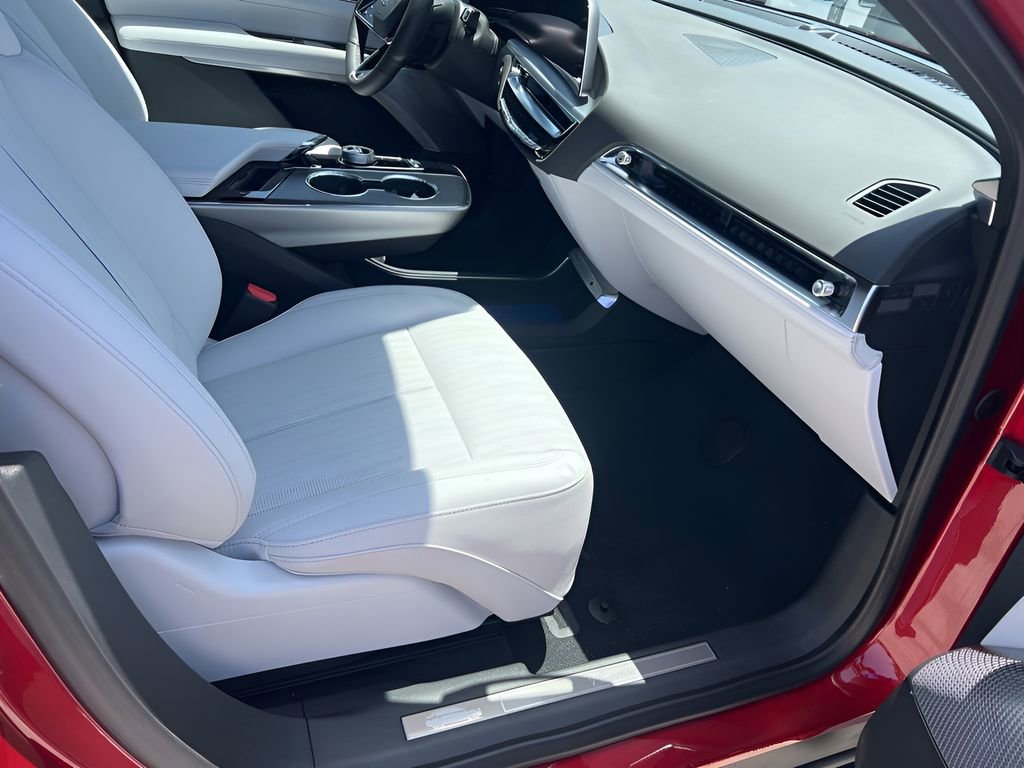 2025 Cadillac Lyriq Luxury photo 17