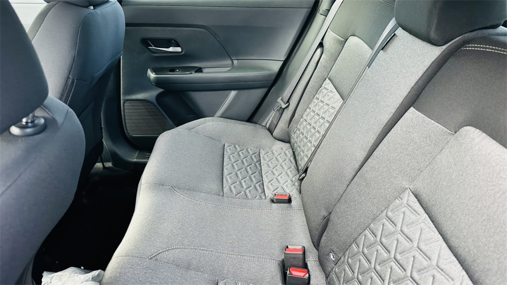 2026 Nissan Kicks SV photo 25
