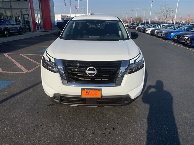 2025 Nissan Pathfinder S photo 2