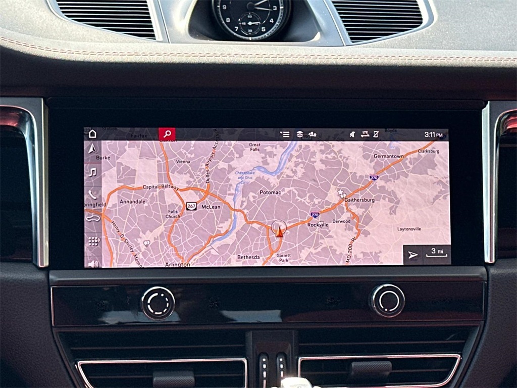 2022 Porsche Macan Base photo 3