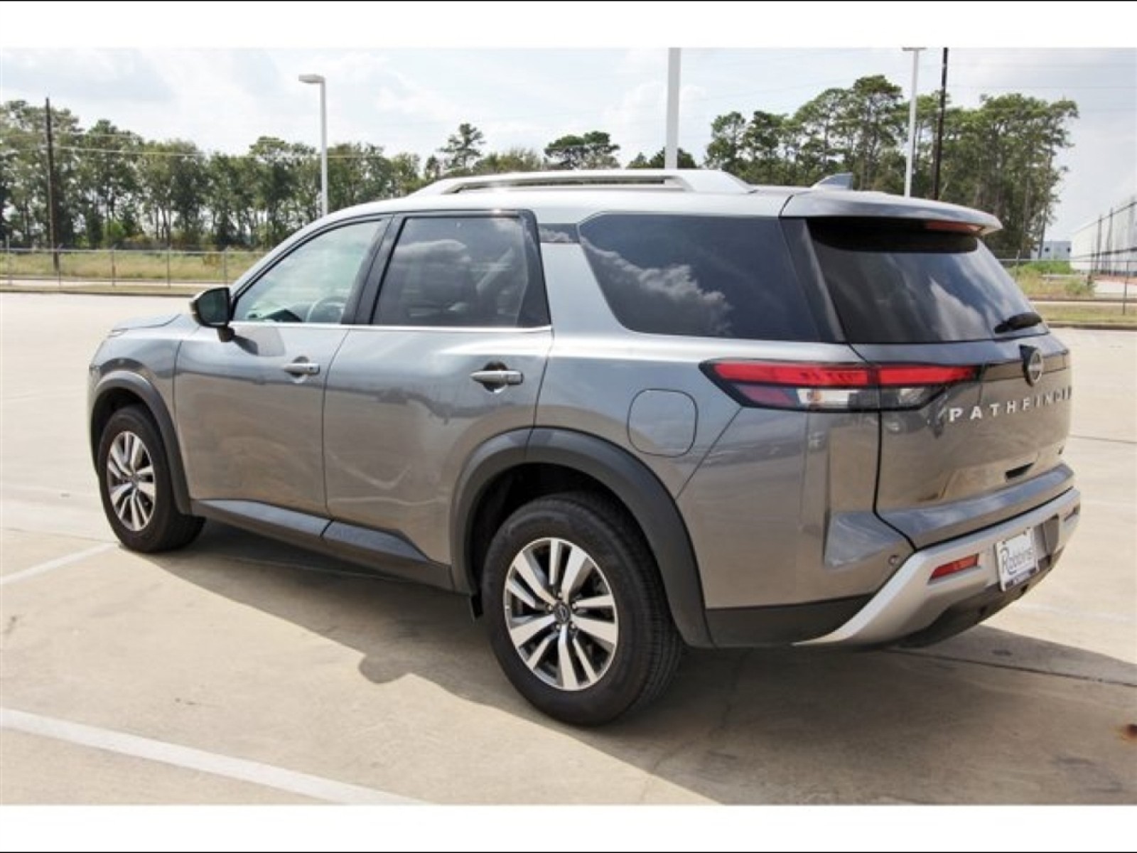 2025 Nissan Pathfinder SL - 3