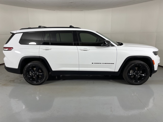2023 Jeep Grand Cherokee Laredo Altitude photo 9