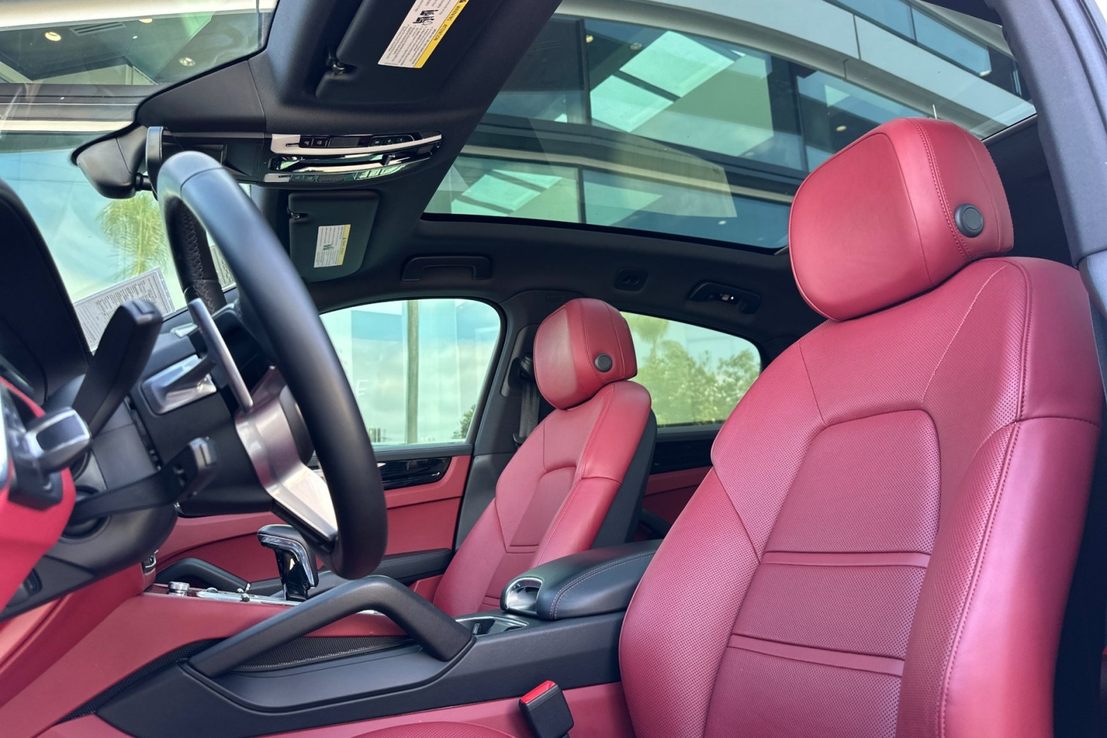 2022 Porsche Cayenne Platinum Edition photo 5