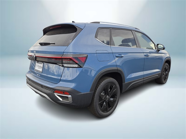2025 Volkswagen Taos SE photo 3