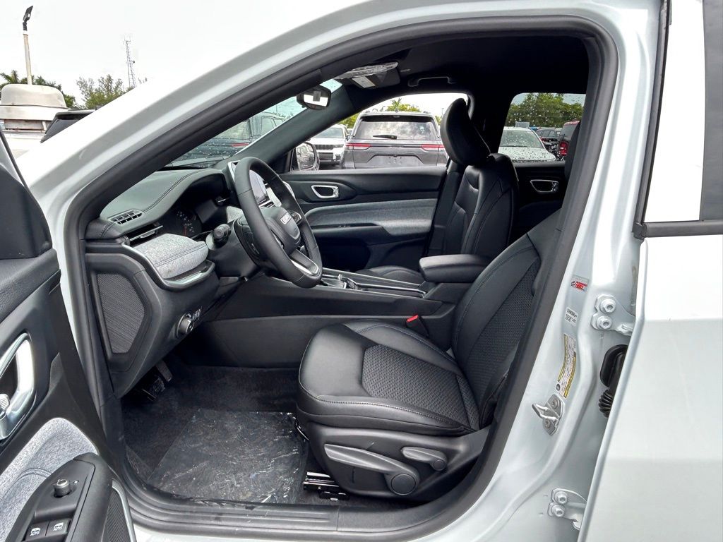 2025 Jeep Compass Latitude photo 9