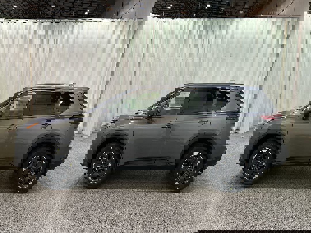 2026 Nissan Rogue SV photo 2